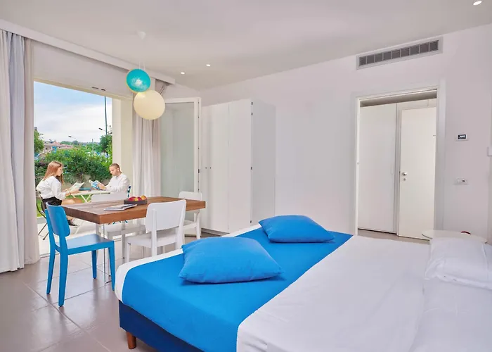 With Panoramic Swimming Pool In Just 850 Mt From The Sea Apartmanhotel 3*