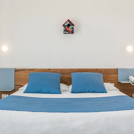 With Panoramic Swimming Pool In Just 850 Mt From The Sea 3*