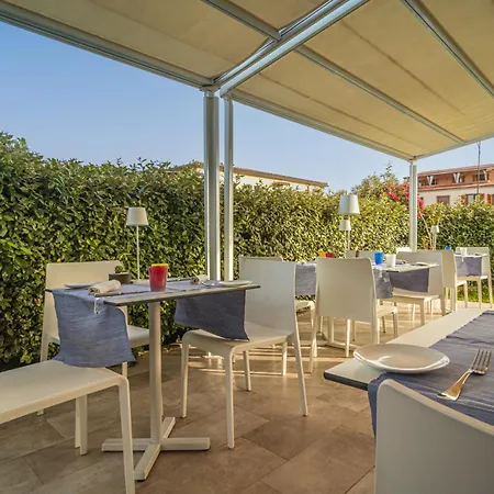 With Panoramic Swimming Pool In Just 850 Mt From The Sea 3* Порто-Сан-Паоло